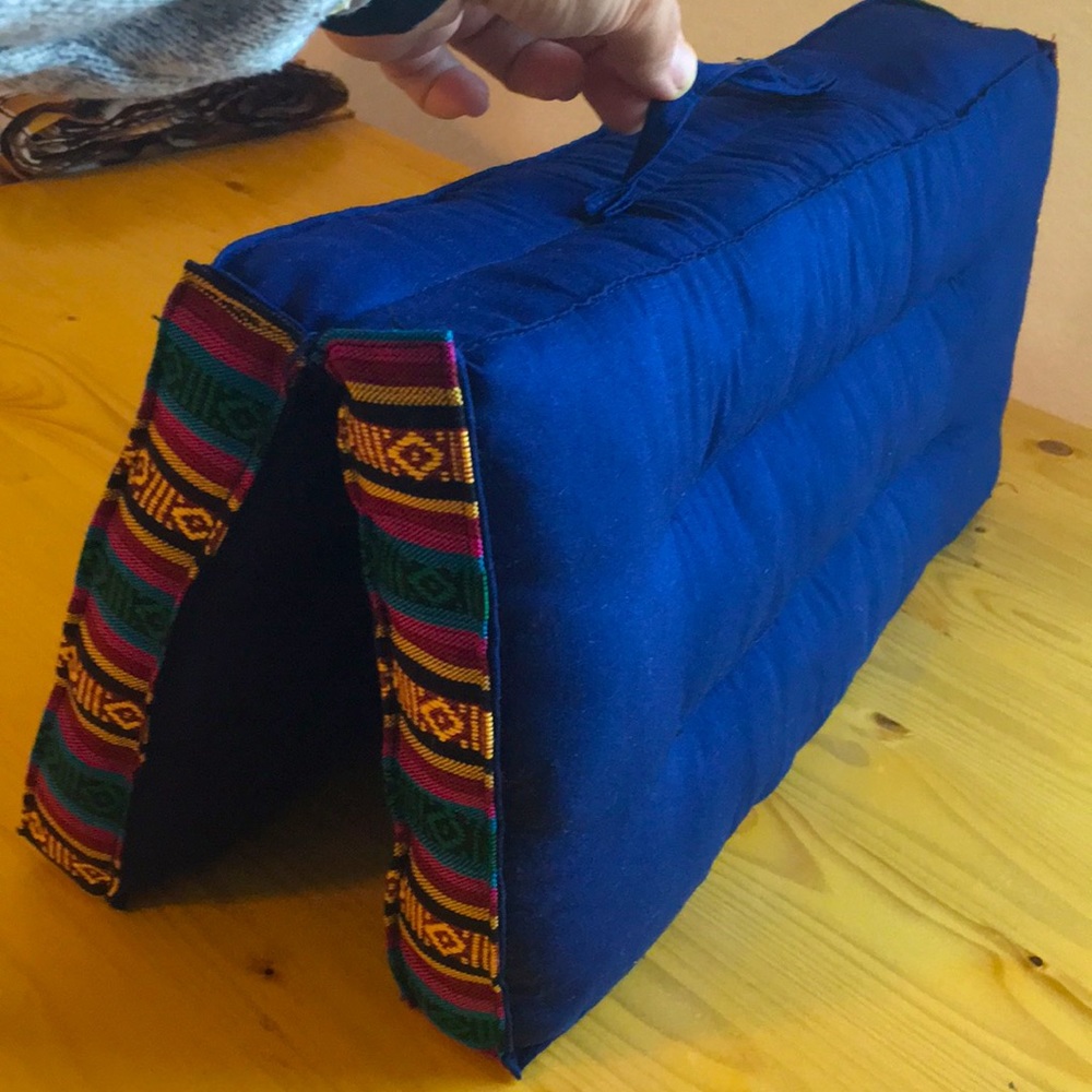 4.99 Ship NAVY (GOLDTRIM) Yoga Meditation Cushion